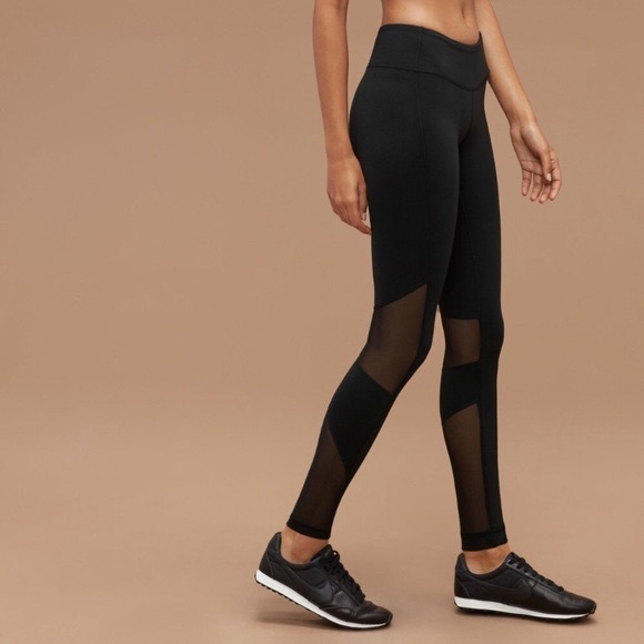 Aritzia Pants - Aritzia TNA Stride Leggings Black Mesh Panel Small